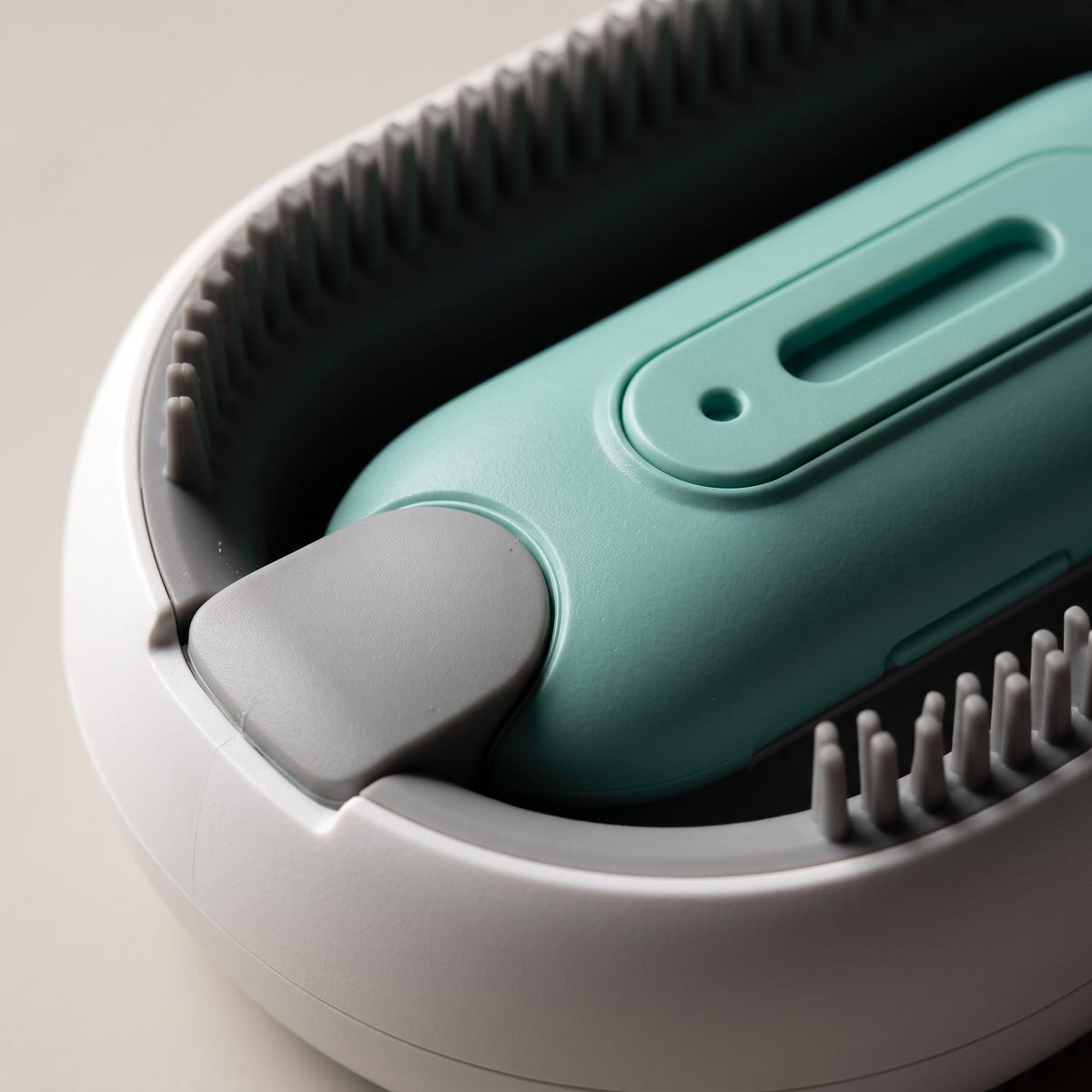 Miaou & Co Brosse pour Chat avec Réservoir d'Eau